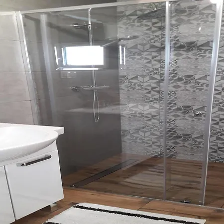 In Near West Pomerania Lakes 쿠크제보