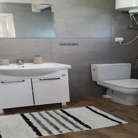 펜션 In Near West Pomerania Lakes